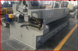 Spindleless peeling machine